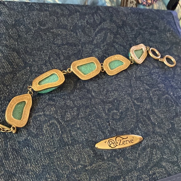 Chunky Turquoise bracelet  SIZE 7” toggle closure - Picture 4 of 8